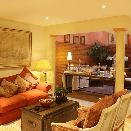 Heritage As Janelas Verdes Inn - Riverside Hotel