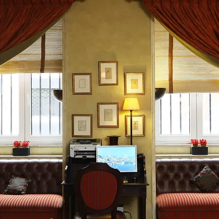 Heritage As Janelas Verdes Inn - Riverside Hotel