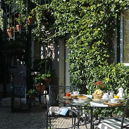 Heritage As Janelas Verdes Inn - Riverside Hotel