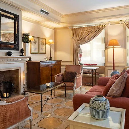 Heritage As Janelas Verdes Inn - Riverside Hotel